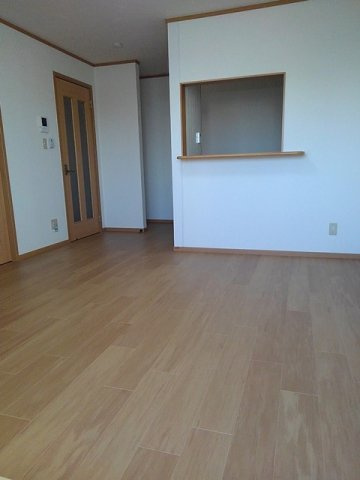 【居間・リビング】 | カームリーヒル | 居間です