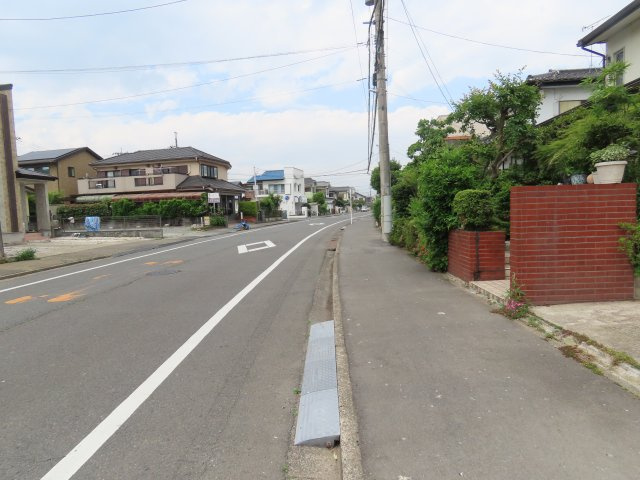 坂戸市鶴舞新築戸建の前面道路含む現地写真