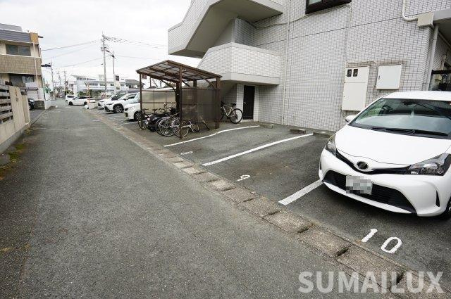 ドリームメゾン篠田の駐車場