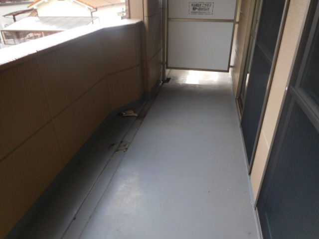 加古川市平岡町新在家のアパートのバルコニー