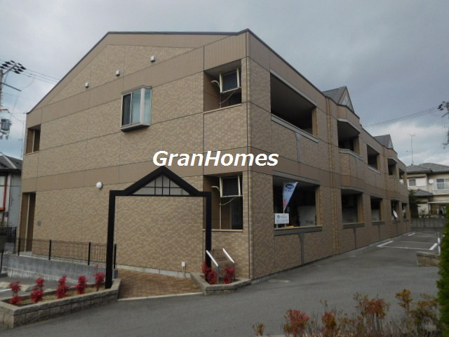 加古川市平岡町新在家のアパートの外観