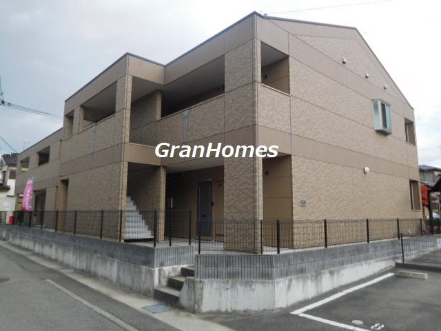 加古川市平岡町新在家のアパートの外観