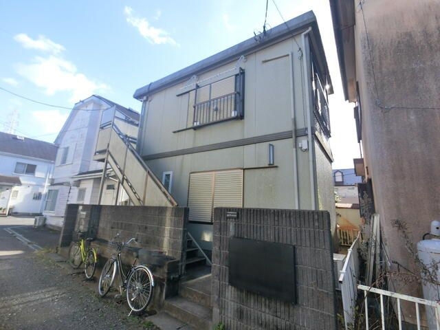 千葉市若葉区加曽利町のアパートの外観