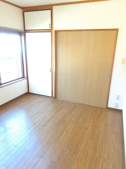 千葉市若葉区加曽利町のアパートの居間・リビング