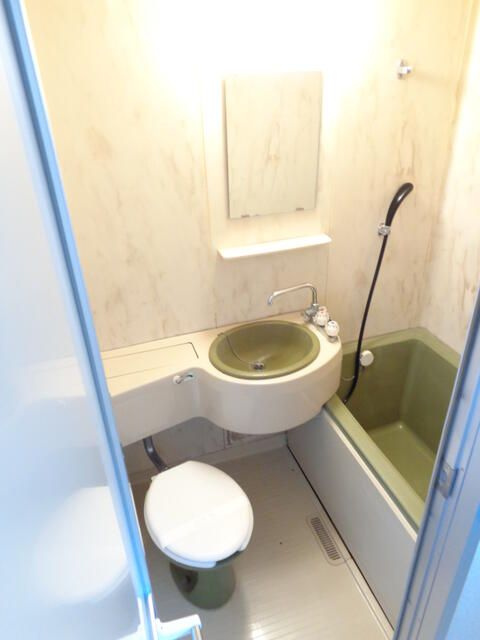 千葉市若葉区加曽利町のアパートの浴室