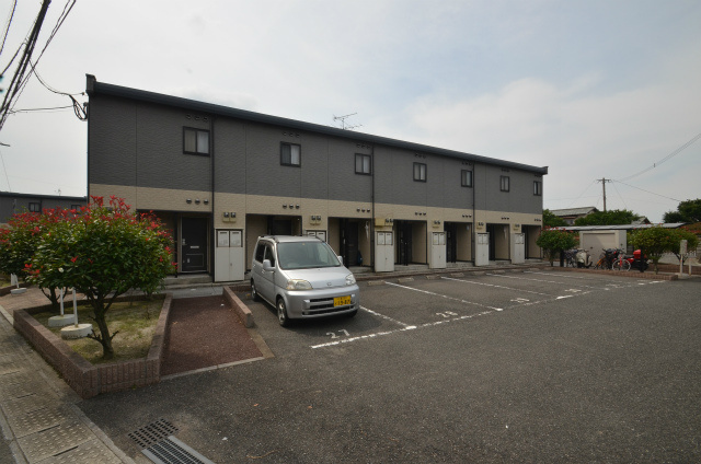 直方市大字感田のアパートの外観