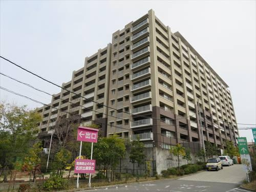 イトーピア豊中緑丘ロジュマンの外観