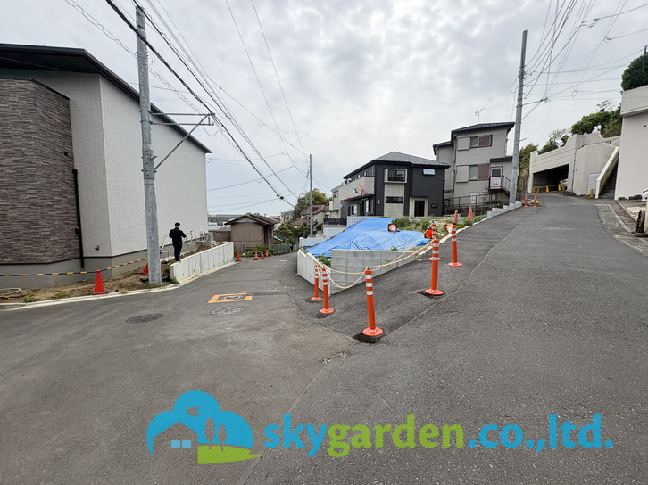 藤沢市渡内４丁目　新築住宅　全１棟の前面道路含む現地写真