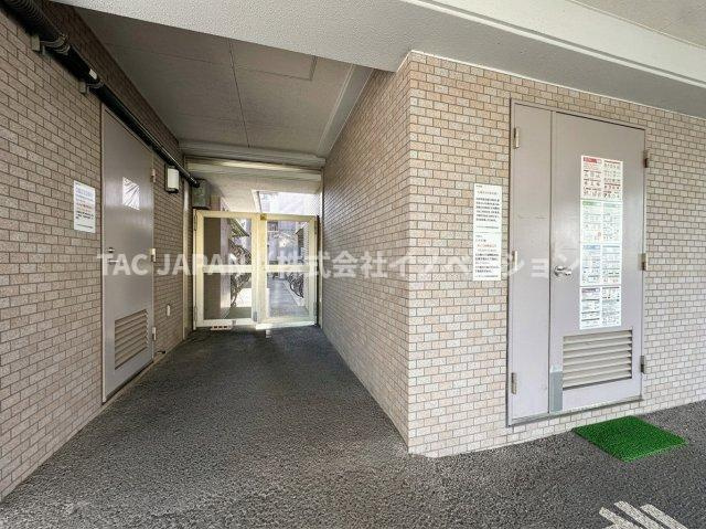 キャッスルマンション亀戸立花弐番館のその他共用部分|共用部には使いやすいゴミ置場を設置。建物内動線に配慮された配置で、日々のごみ出しもスムーズ。管理の行き届いた共用空間が、暮らしやすさと清潔感を支えます。