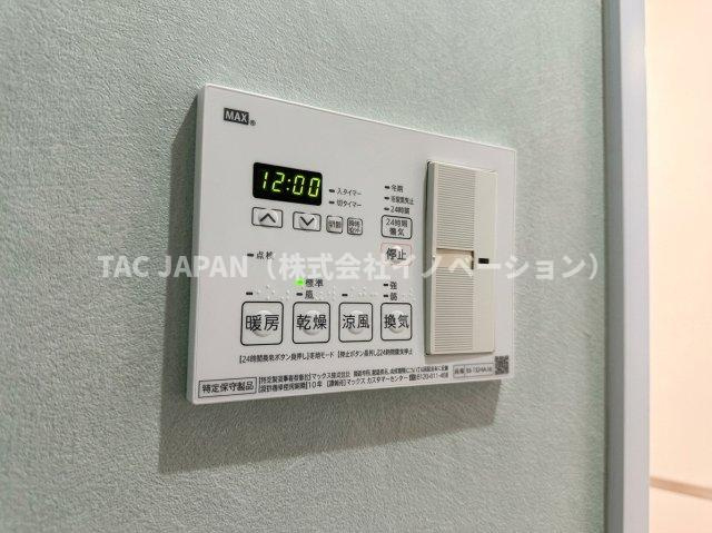 キャッスルマンション亀戸立花弐番館の冷暖房・空調設備|暖房機能付き浴室換気乾燥機を備え、雨の日の洗濯や浴室内の乾燥・換気に便利。寒い季節の入浴前暖房にも活躍し、毎日の家事負担を軽減しながら、快適で心地よいバスタイムを支えます。