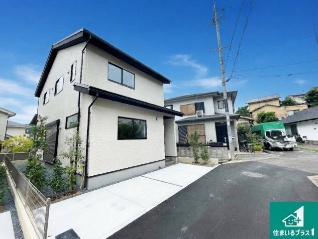 京都市山科区御陵檀ノ後　第1期　新築一戸建ての前面道路含む現地写真|前面道路は車の通りも少なくて安心です。