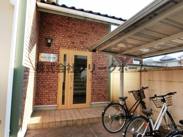 武蔵野市吉祥寺南町１丁目のアパートのエントランス