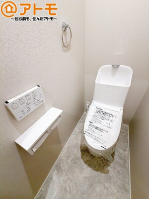 【トイレ】 | 清水区南岡町2期　新築戸建　全1棟 | 年代を問わず使いやすい洗浄機能付きのトイレ♪肌への負担をも減らせるのでお子様の敏感なお肌も安心！