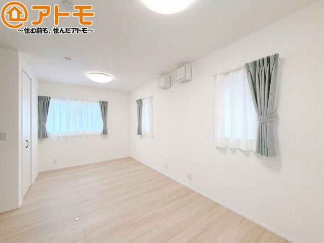 【子供部屋】 | 清水区南岡町2期　新築戸建　全1棟 | 壁と床がシンプルな色合いだからこそ自分だけの空間を作れます♪お部屋作りのイメージは順調でしょうか♪