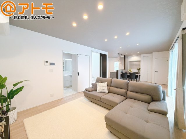 【居間・リビング】 | 清水区南岡町2期　新築戸建　全1棟 | 家族団らんのイメージは、リビングを思い浮かべませんか？リビングこそ広々としたお部屋が良いですね♪