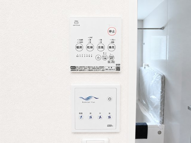 青梅市新町7丁目　新築戸建全1棟のその他|暖房・換気・乾燥・涼風機能を備えた浴室換気乾燥暖房機付き。一年を通して快適なバスタイムをサポートします。