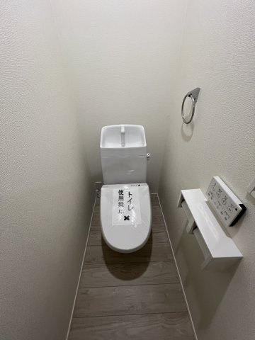青梅市新町7丁目　新築戸建全1棟のトイレ|温水シャワートイレ(2)