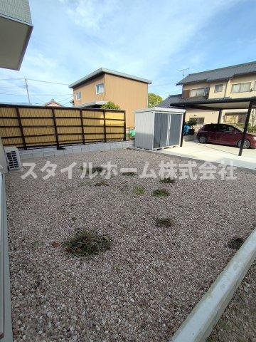 御津町上佐脇屋敷貸家の庭