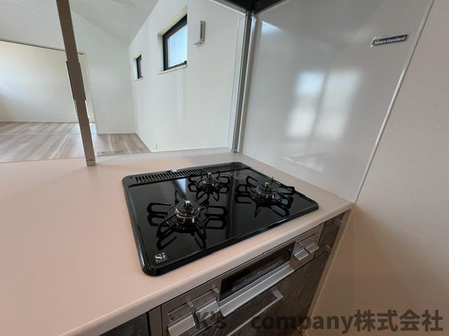 茅ヶ崎市中島　新築戸建　1号棟のキッチン|同時進行ができる3口コンロ♪
