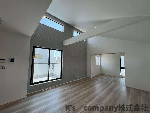 茅ヶ崎市中島　新築戸建　1号棟の居間・リビング|リビング隣接に4.6帖の洋室が設けられております♪