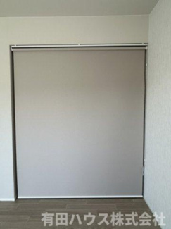 【収納】 | ハイツポーラリス　B棟 | クローゼットの扉はロールカーテンでスッキリ！