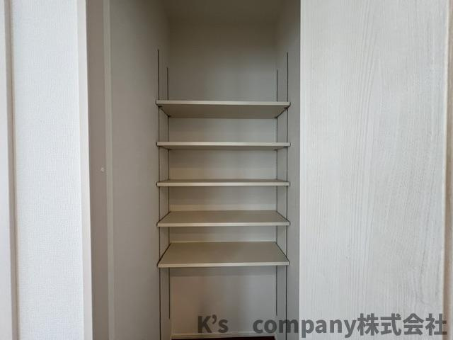 茅ヶ崎市中島　新築戸建　2号棟の収納|5段式収納スペース☆
