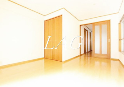 【居間・リビング】 | ＦＬＡＴ山王 | 洋室のお部屋(同仕様)です。