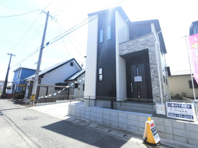 鳥栖市鎗田町3期　1号棟の前面道路含む現地写真|前面道路含む現地写真です