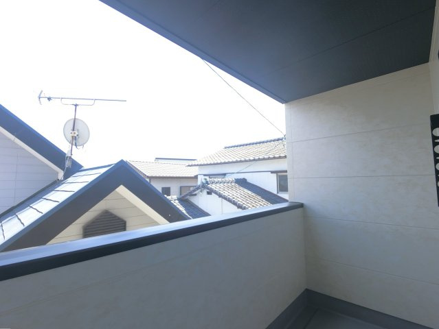 鳥栖市鎗田町3期　1号棟のバルコニー|お洗濯にも便利なバルコニー付き