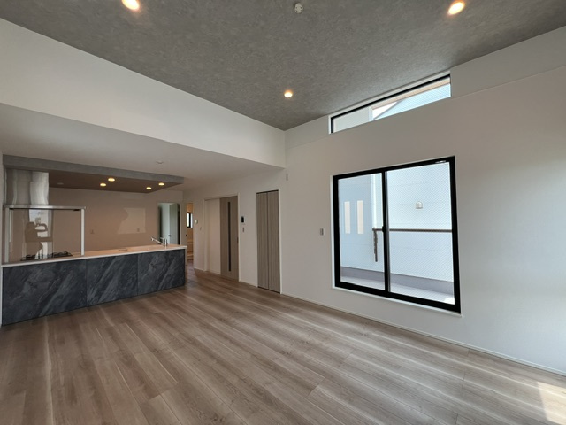 茅ヶ崎市中島　新築戸建　3号棟の居間・リビング|ご家族が集まるリビングは約18帖あります☆