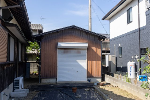 御津町苅屋中古戸建の収納|外部倉庫、広い