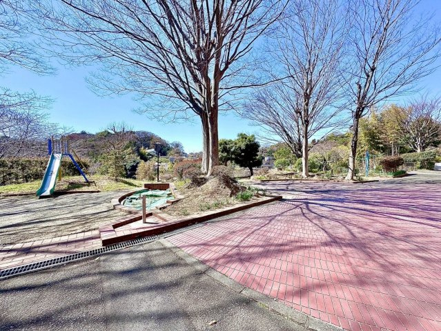 鎌倉グリーンマンションのその他共用部分|四季折々の花や木々を享受する暮らしは、日本の豊かな自然の移ろいを感じ、心に豊かさと癒しをもたらします。季節に合わせた植栽や自然の恵みを取り入れることで、日々の生活に彩りが生まれます。