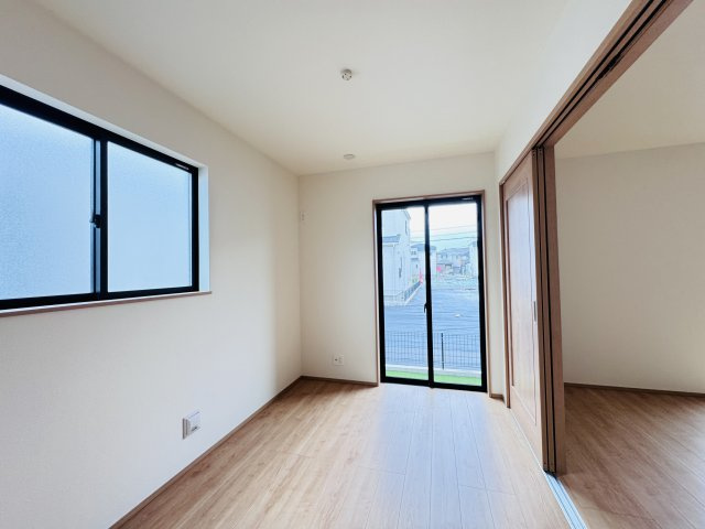 松戸市新松戸６丁目新築戸建【新松戸南小学校：4分】の洋室|1F4.37帖洋室
