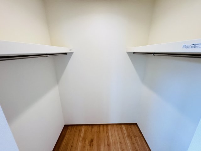 松戸市新松戸６丁目新築戸建【新松戸南小学校：4分】の収納|5.25帖洋室・ウォークインクローゼット