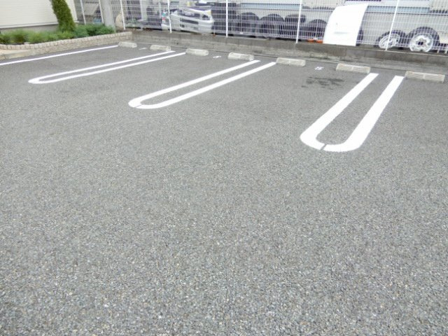 トレノ・イリーデⅡの駐車場