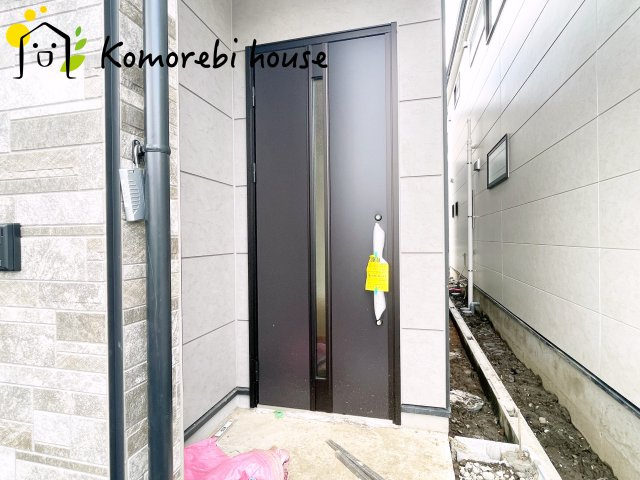 さいたま市見沼区南中丸　17期　新築一戸建て　KEIAI GRACE　01の玄関|落ち着いた玄関です