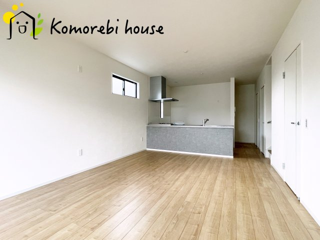 さいたま市見沼区南中丸　17期　新築一戸建て　KEIAI GRACE　01の居間・リビング|使いやすいリビングです