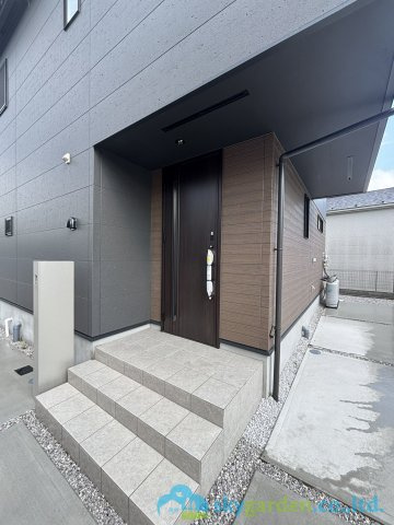 秦野市戸川第3　新築戸建　全5棟4号棟の玄関