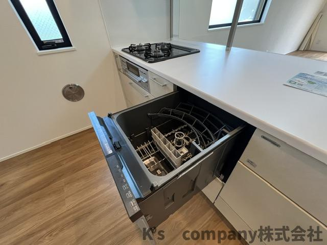 茅ヶ崎市中島　新築戸建　4号棟のキッチン|時間短縮に便利な食洗器完備♪