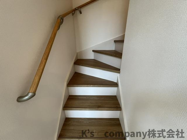 茅ヶ崎市中島　新築戸建　4号棟の内装|手すり付き階段♪