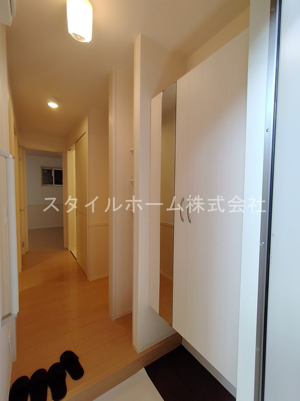 リバーサイド中部Bの玄関