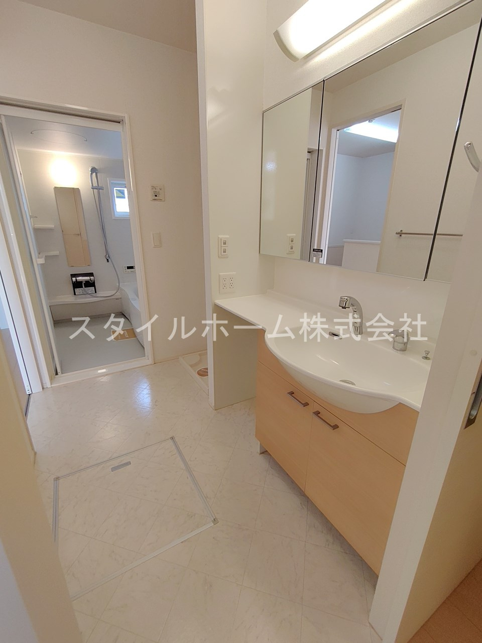 リバーサイド中部Bの洗面所