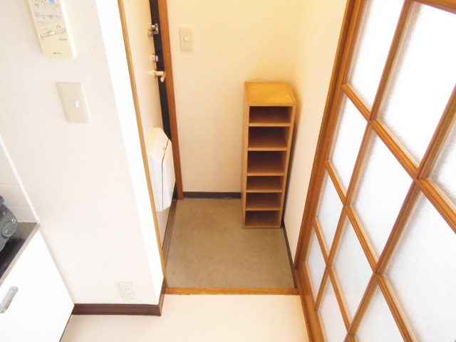 ＭＴビルの玄関|玄関はここ！コンパクトな下駄箱付！