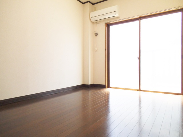 ＭＴビルの寝室|日当たりのよい居室です！
