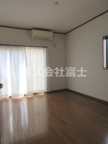 山下町借家の洋室