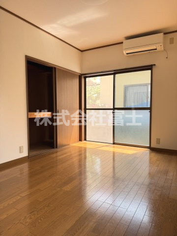 山下町借家の洋室