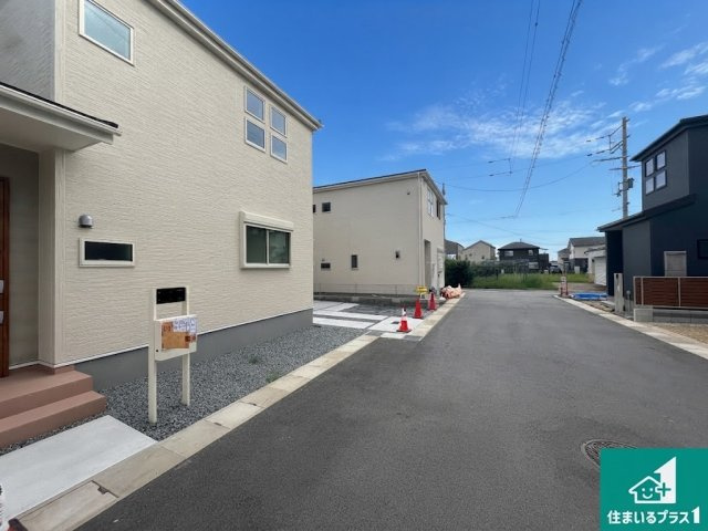 ●26(土)27(日)現地案内可能！　奈良市東九条町　全3邸　の前面道路含む現地写真|周辺は閑静な住宅街！前面道路広々で車の出し入れも便利です。駐車が苦手な方でも安心して車庫入れできます！