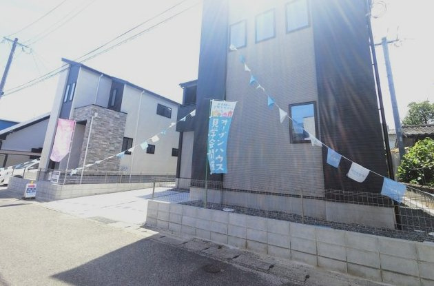 鳥栖市鎗田町3期　2号棟の前面道路含む現地写真|前面道路含む現地写真です