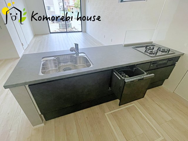さいたま市見沼区南中丸　17期　新築一戸建て　KEIAI GRACE　02のキッチン|きれいなキッチンです