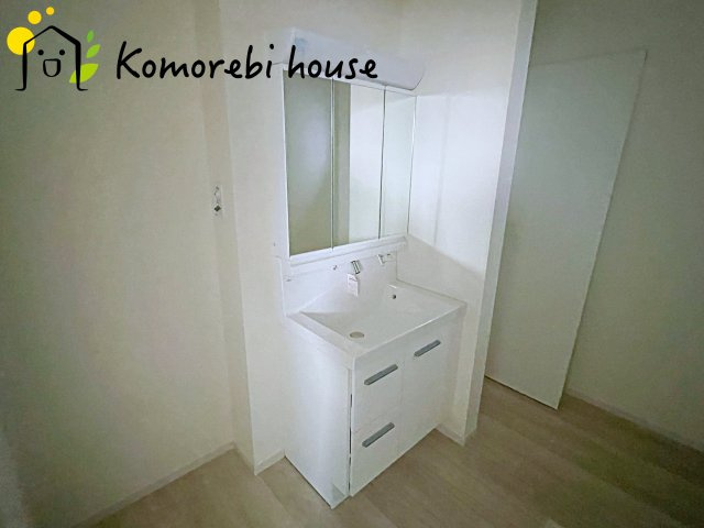 さいたま市見沼区南中丸　17期　新築一戸建て　KEIAI GRACE　02の独立洗面台|独立洗面化粧台付き